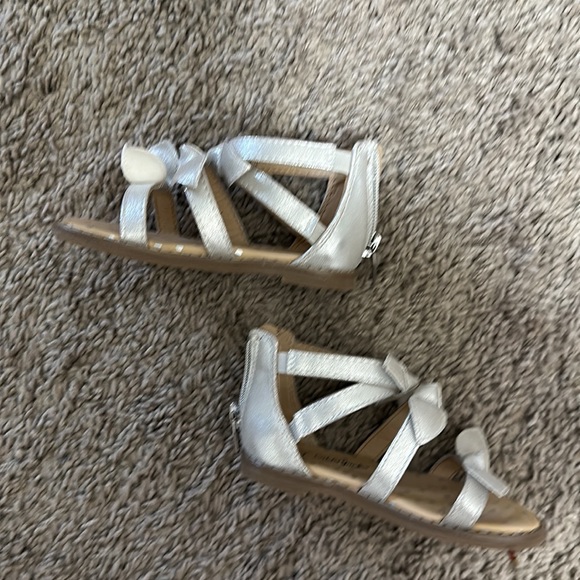 Cat and Jack 7c sliver sandals - Picture 2 of 3